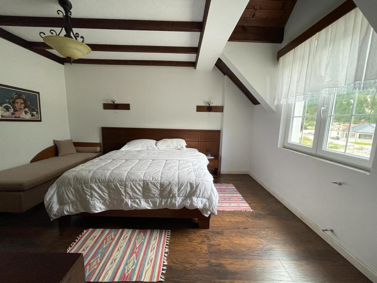 Bujtina Valbone Hotel Екстериор снимка