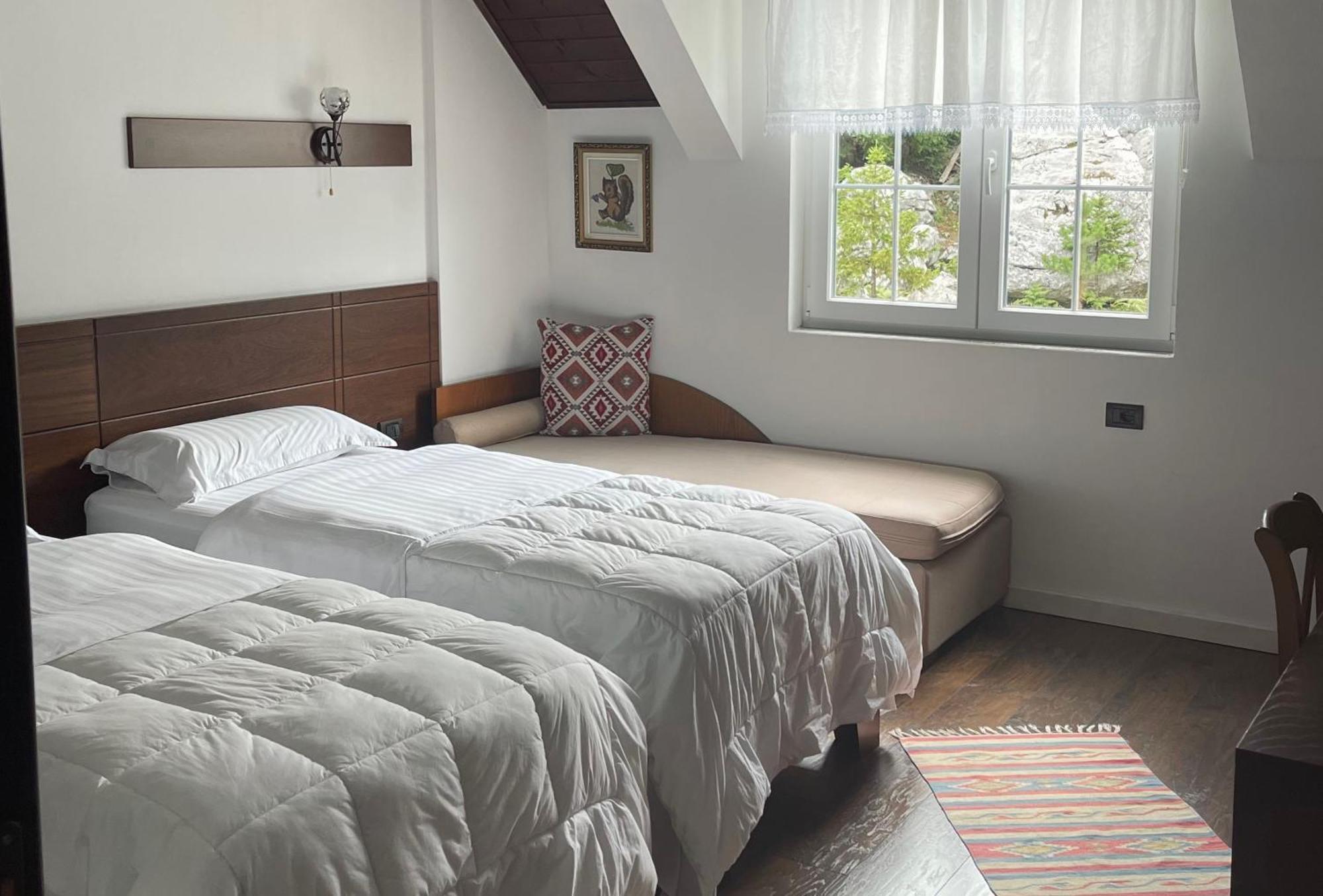 Bujtina Valbone Hotel Екстериор снимка