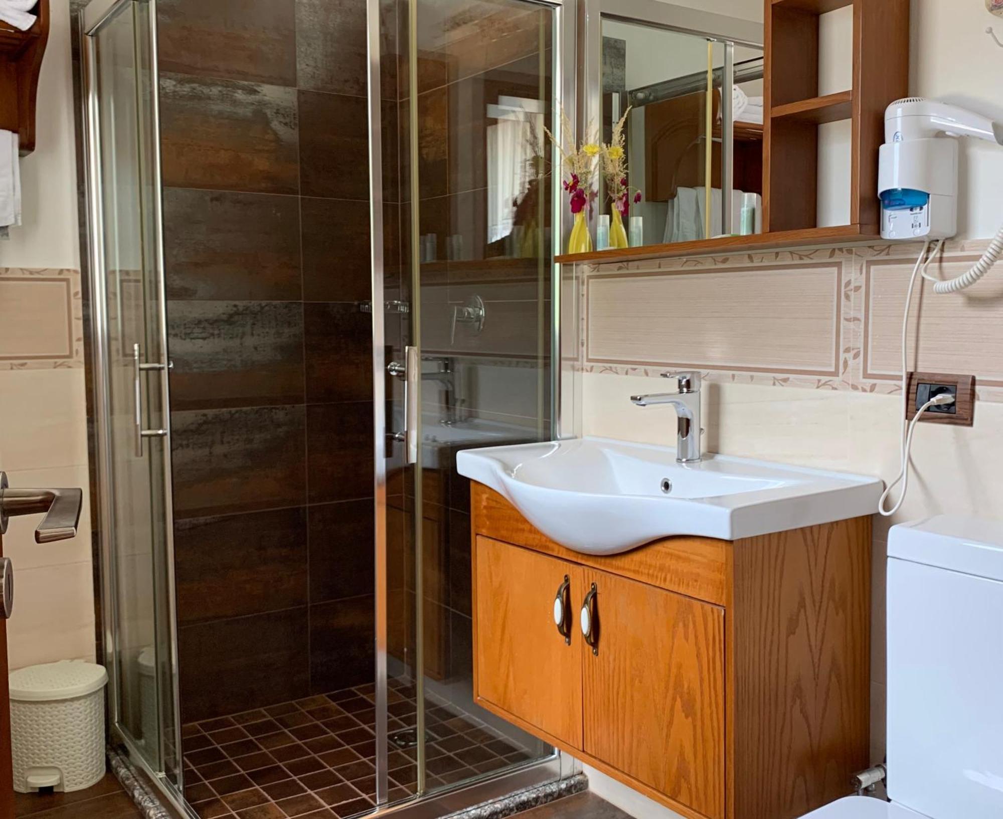 Bujtina Valbone Hotel Екстериор снимка
