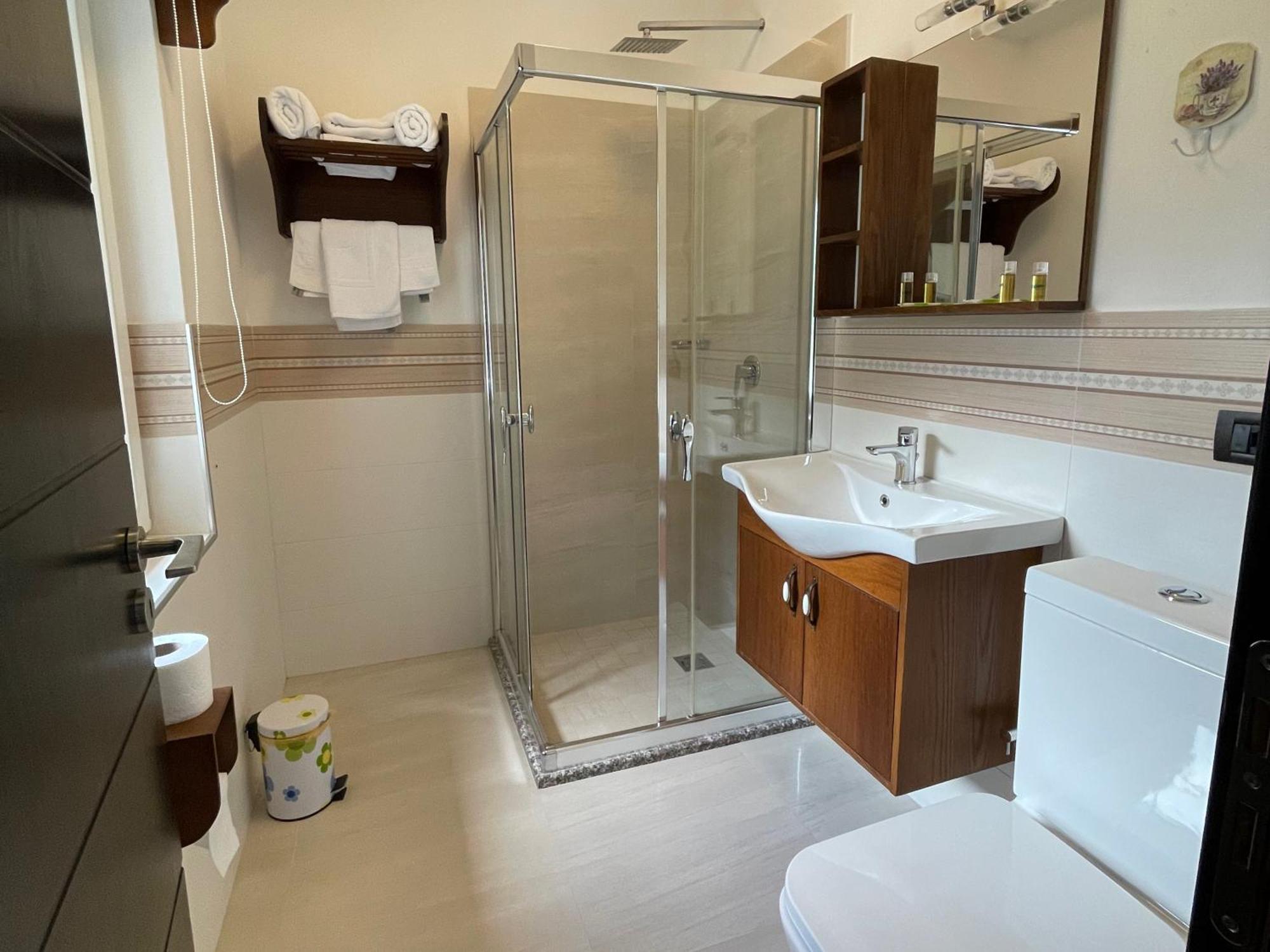 Bujtina Valbone Hotel Екстериор снимка
